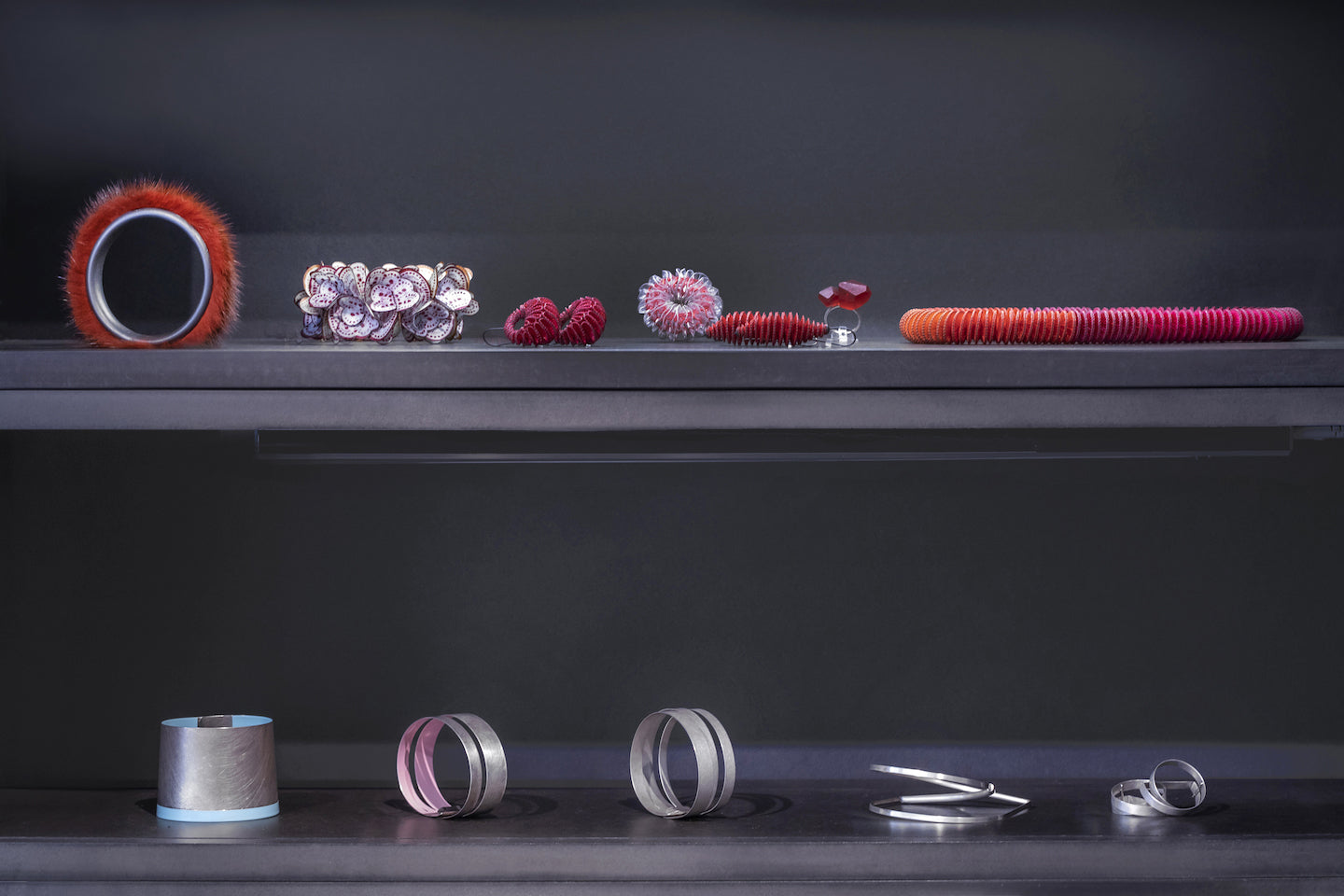 Schmuck von Michaela Binder, Ulrike Hamm, Anke Hennig, Yoko Shimizu und Claudia Hoppe.