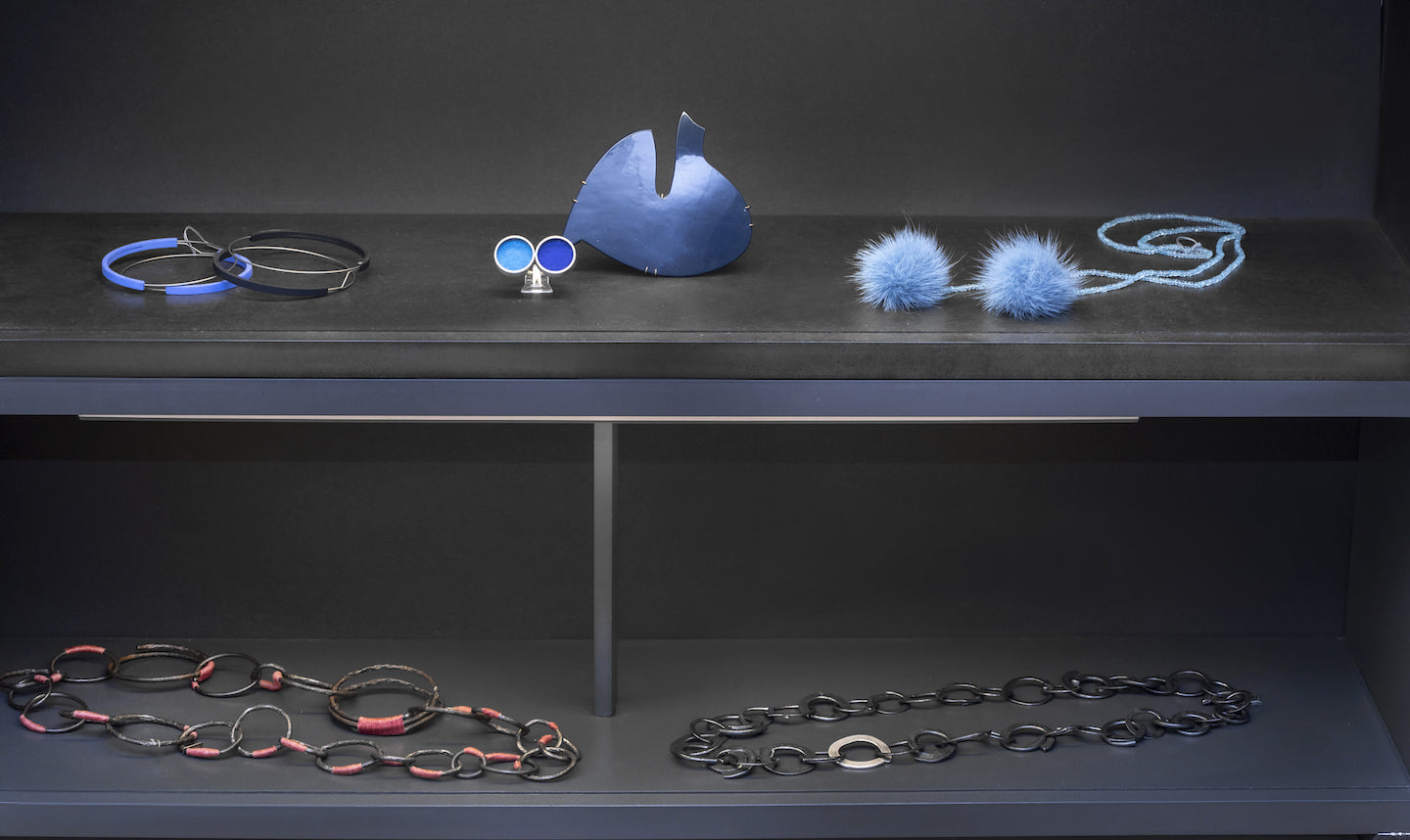 Schmuck von Michaela Binder, Ulrike Hamm, Anke Hennig, Yoko Shimizu und Claudia Hoppe.