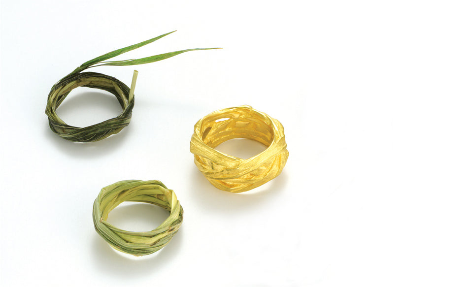 GRASRINGE von Kay Eppi Nölke. Modelle in verschiedenen Legierungen erhältlich.