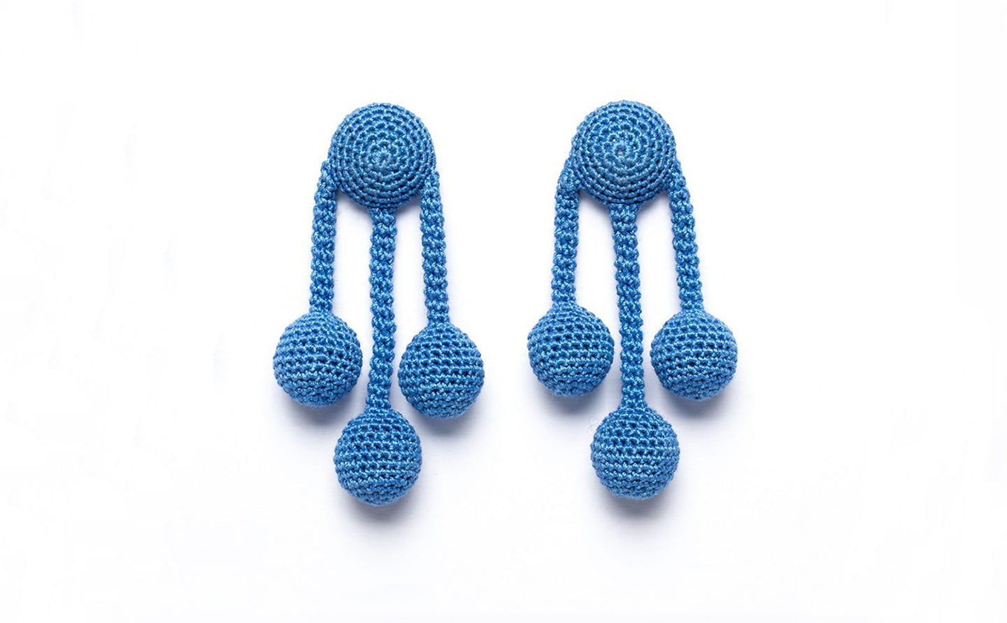 Ohrschmuck aus der Häkelserie von Karla Schabert