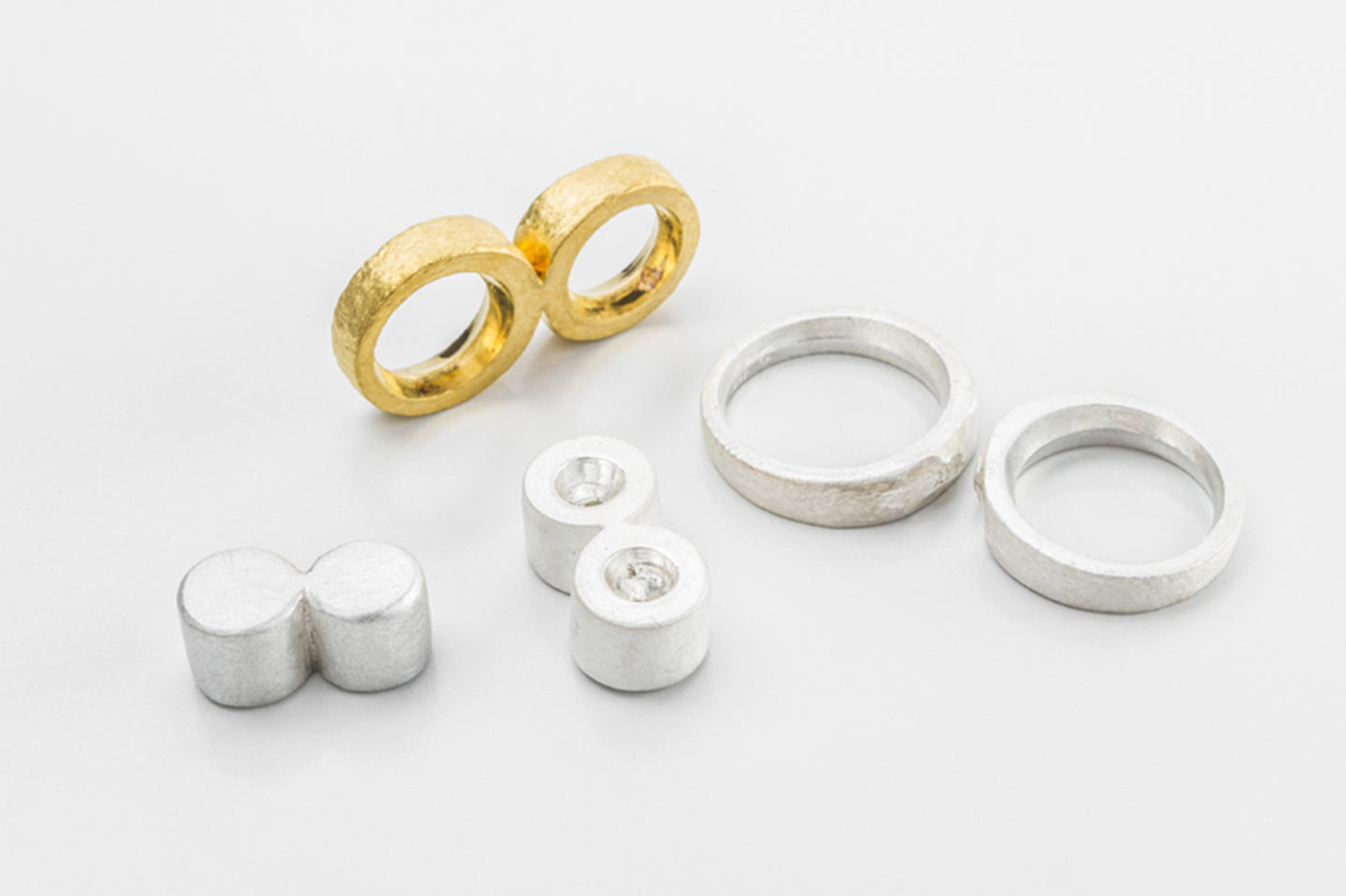 Schmuck von Michaela Binder, Ulrike Hamm, Anke Hennig, Yoko Shimizu und Claudia Hoppe.