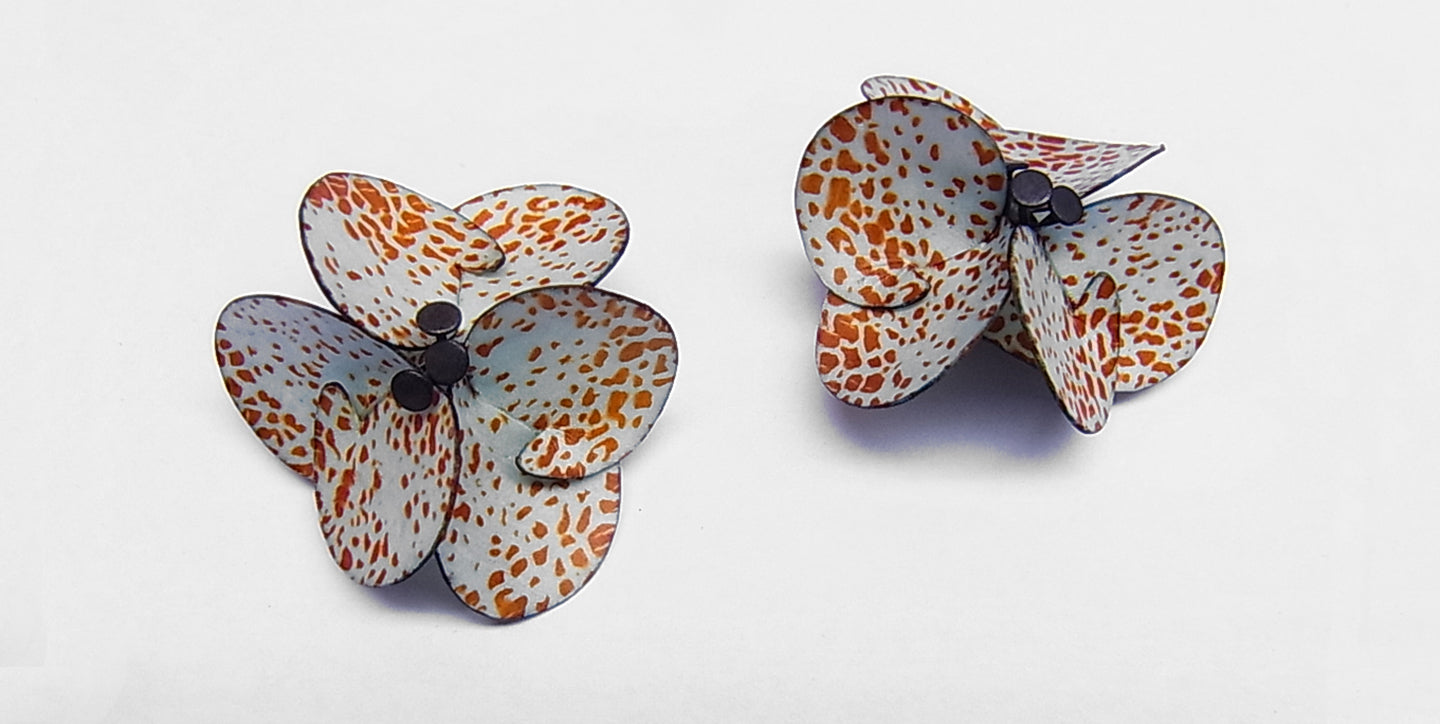Ohrschmuck Pergament und Silber von Ulrike Hamm