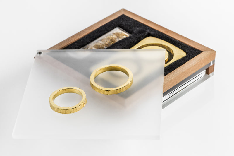 FÜR GUTE UND FÜR SCHLECHTE ZEITEN von Nicole Walger. Modelle in Gold und Silber erhältlich.